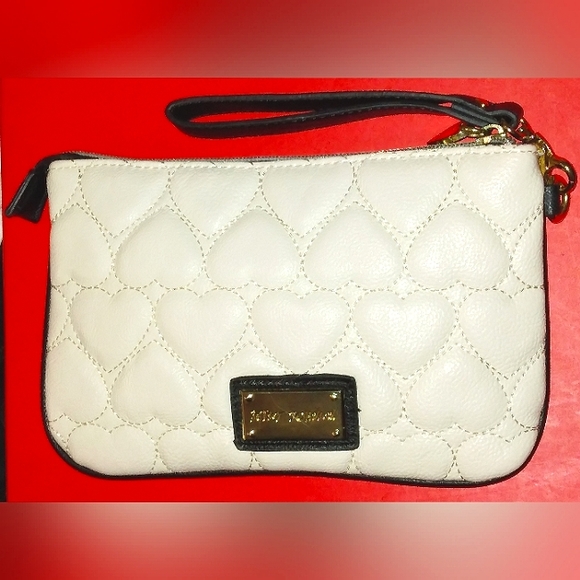 ★Brand New★BETSEY JOHNSON Large Quilted Hearts "M" initial Wristlet★Rare★ - Picture 5 of 16